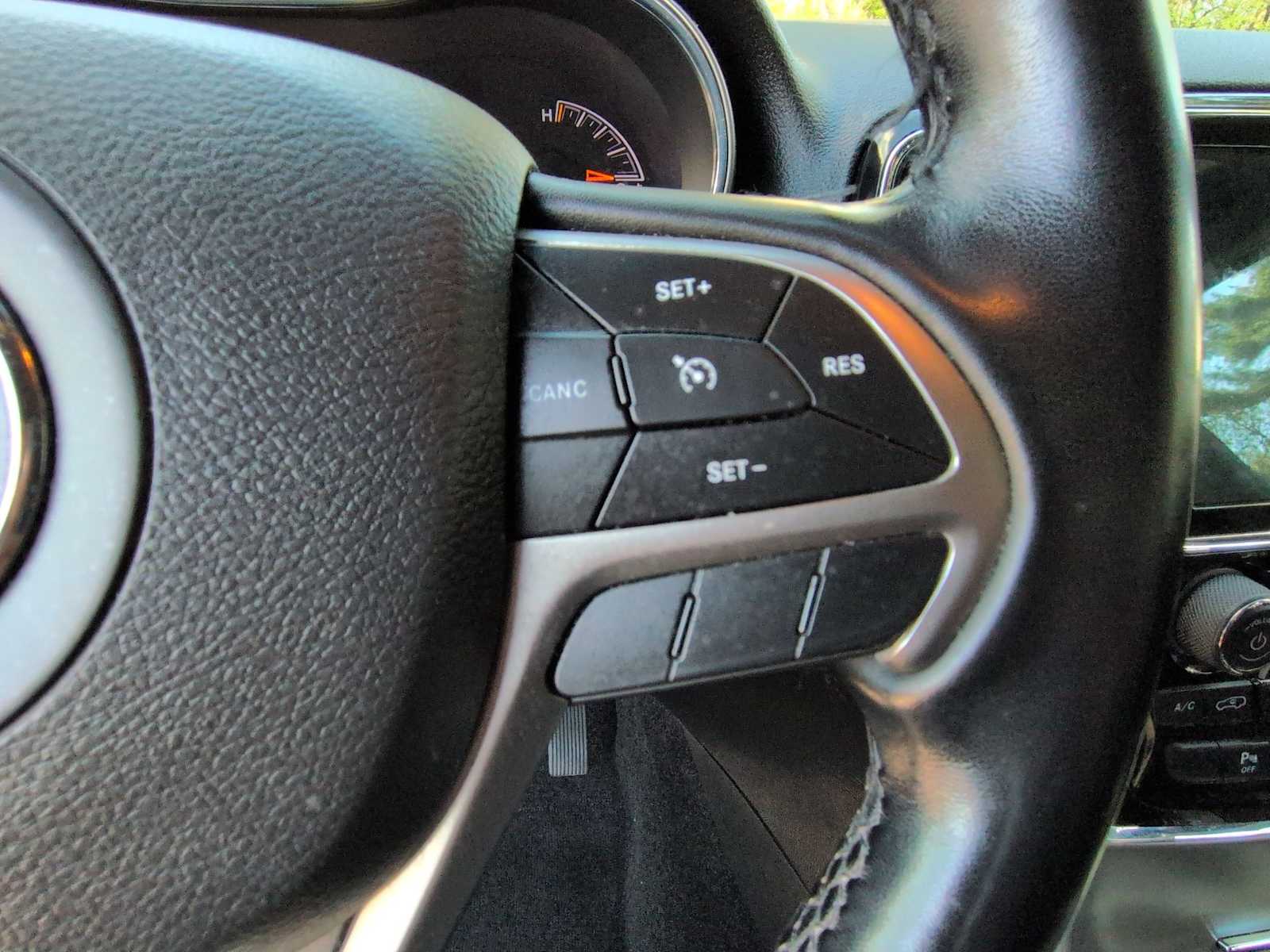 Thumbnail: 2022 Jeep Grand Cherokee - 25