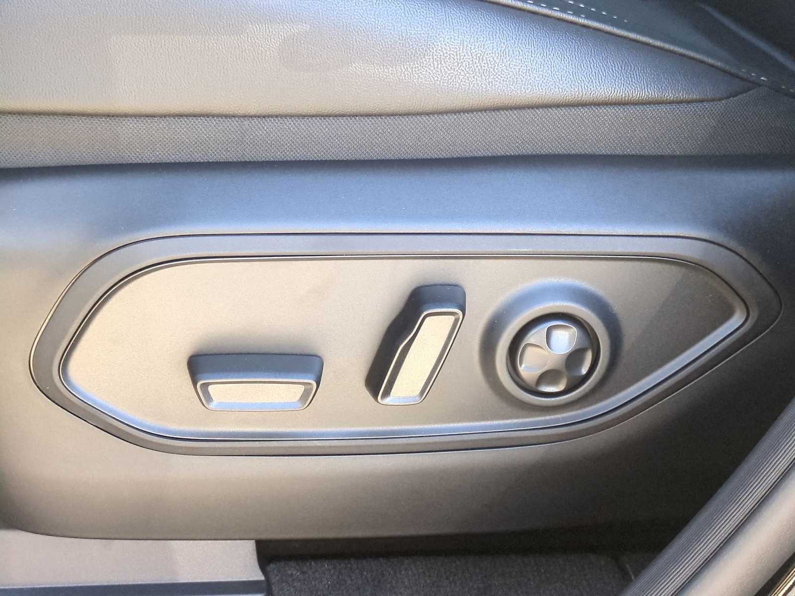 Thumbnail: 2025 Jeep Grand Cherokee - 17