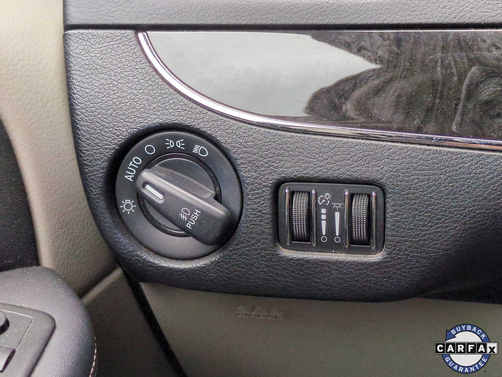 Thumbnail: 2013 Chrysler Town & Country - 28