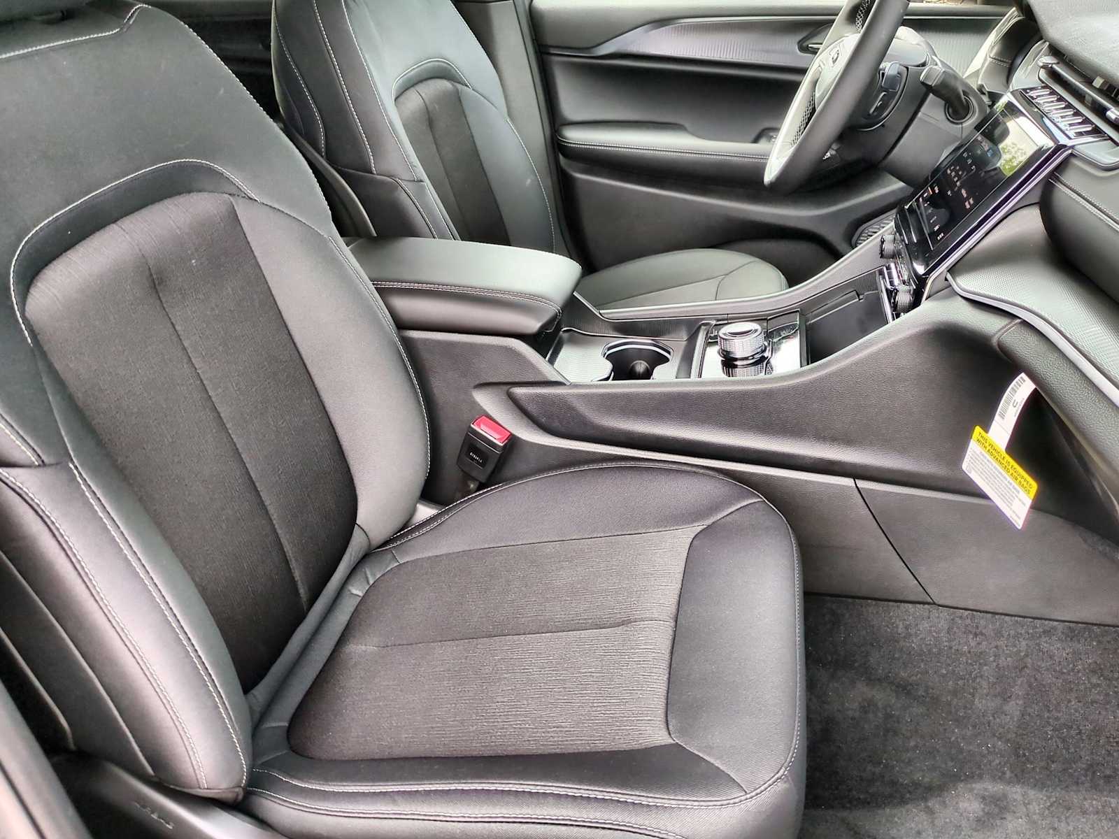 Thumbnail: 2025 Jeep Grand Cherokee - 21