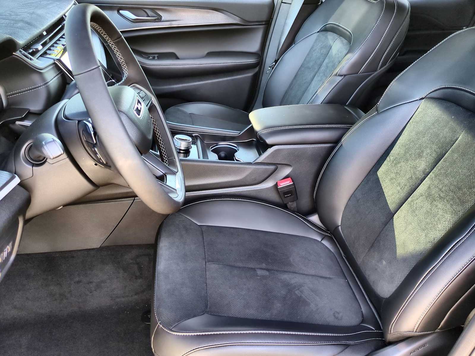 Thumbnail: 2025 Jeep Grand Cherokee - 16