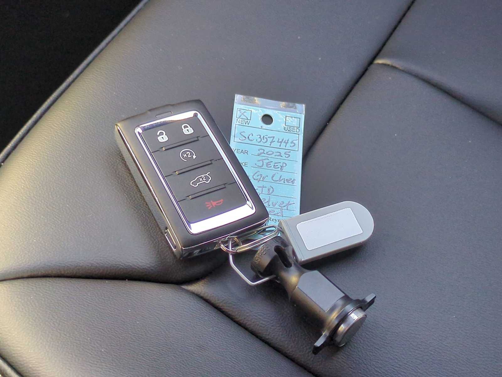 Thumbnail: 2025 Jeep Grand Cherokee - 34