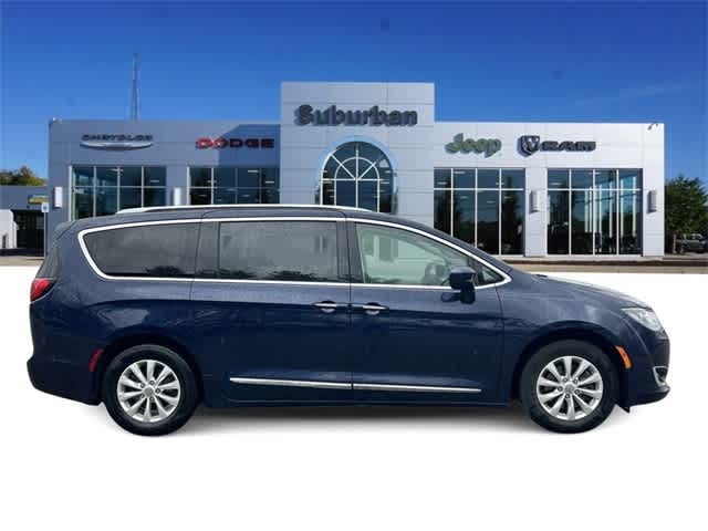 2018 Chrysler Pacifica Touring 8