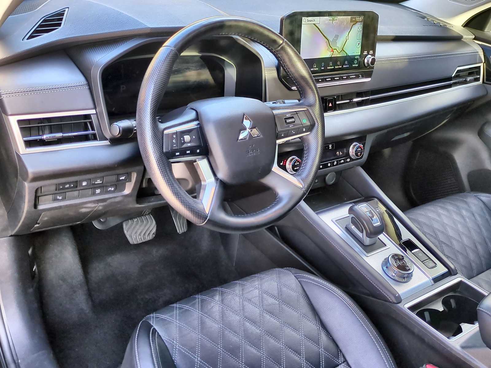 Thumbnail: 2024 Mitsubishi Outlander - 10