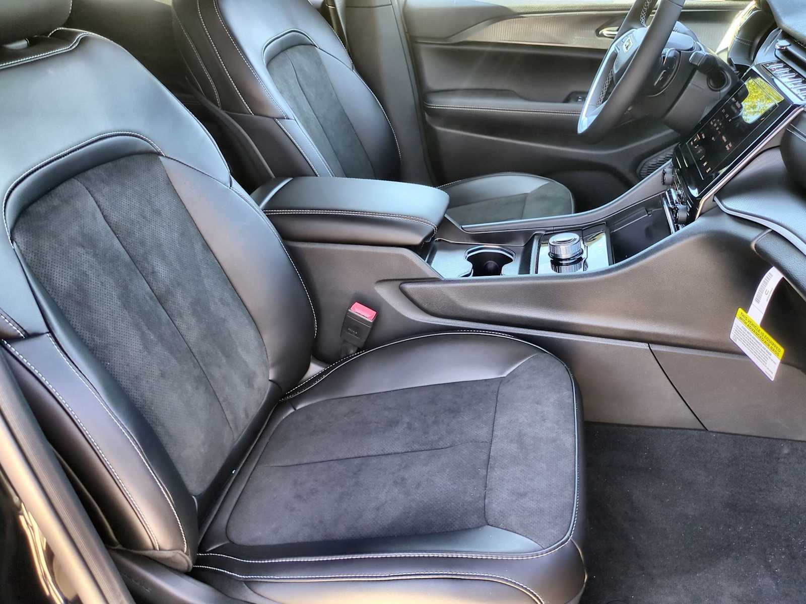 Thumbnail: 2025 Jeep Grand Cherokee - 21