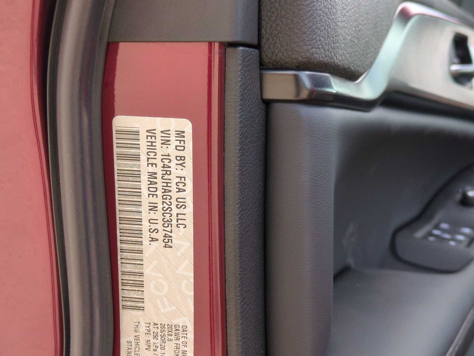 Thumbnail: 2025 Jeep Grand Cherokee - 34