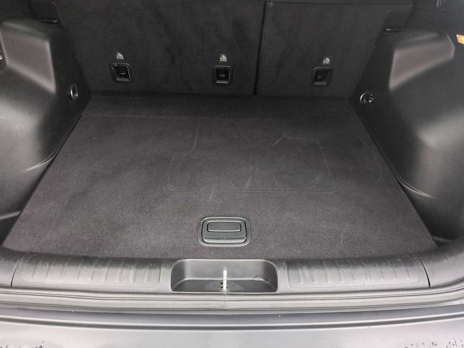 Thumbnail: 2019 Jeep Cherokee - 34