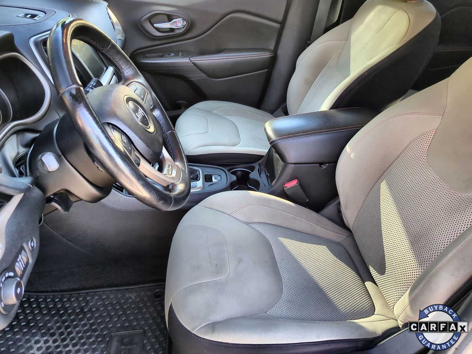 Thumbnail: 2016 Jeep Cherokee - 16