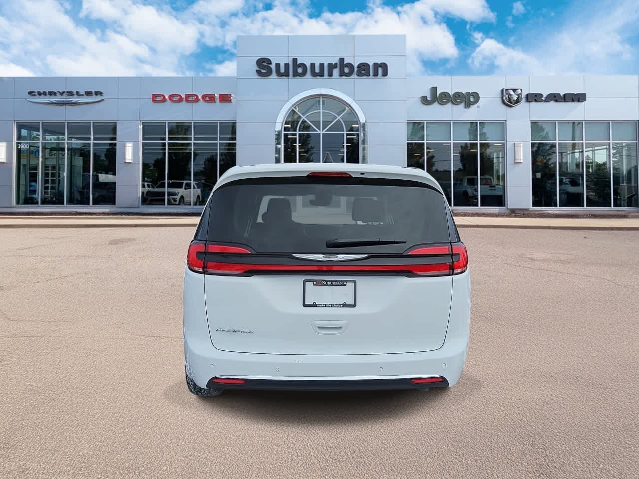 Thumbnail: 2024 Chrysler Pacifica - 7