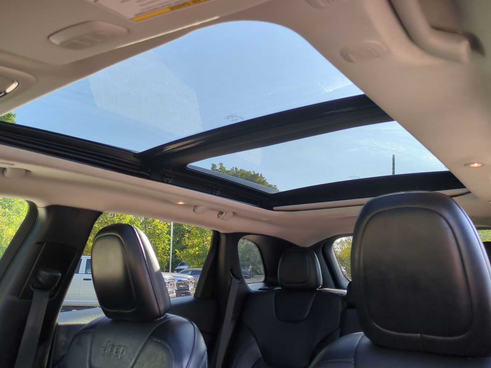 Thumbnail: 2022 Jeep Cherokee - 19