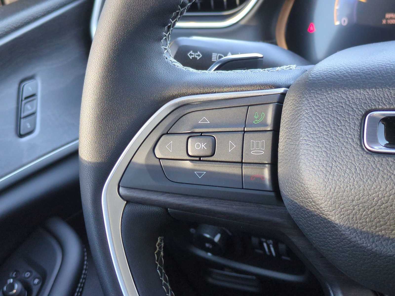 Thumbnail: 2025 Jeep Grand Cherokee - 25