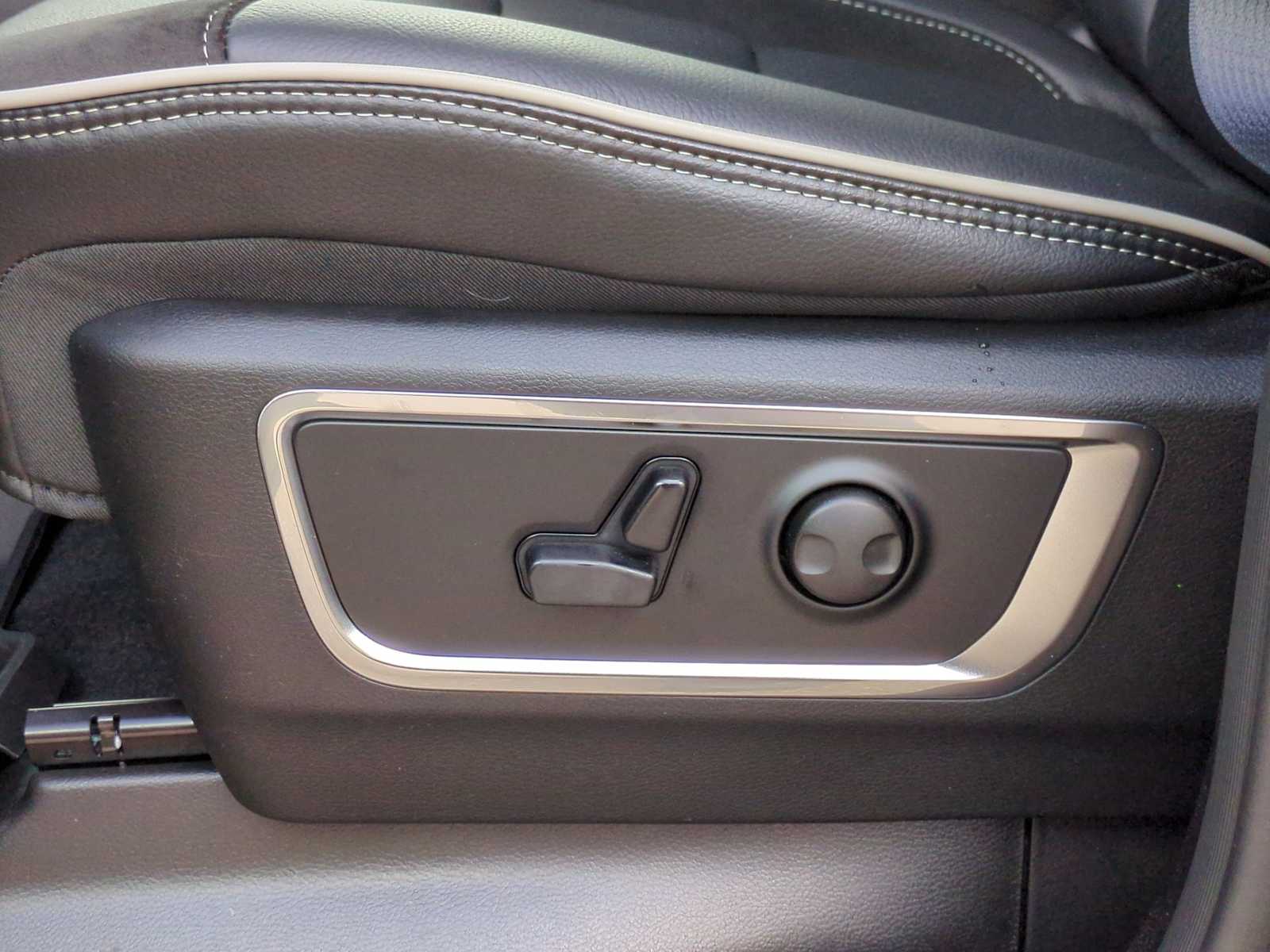 Thumbnail: 2026 RAM 1500 - 17