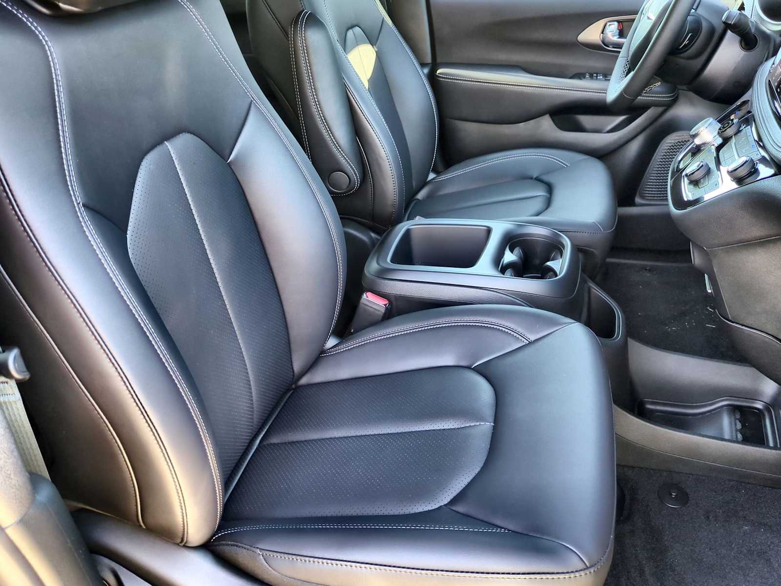 Thumbnail: 2026 Chrysler Pacifica - 23