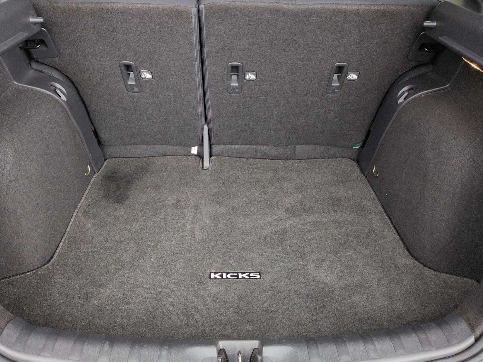 Thumbnail: 2023 Nissan Kicks - 32