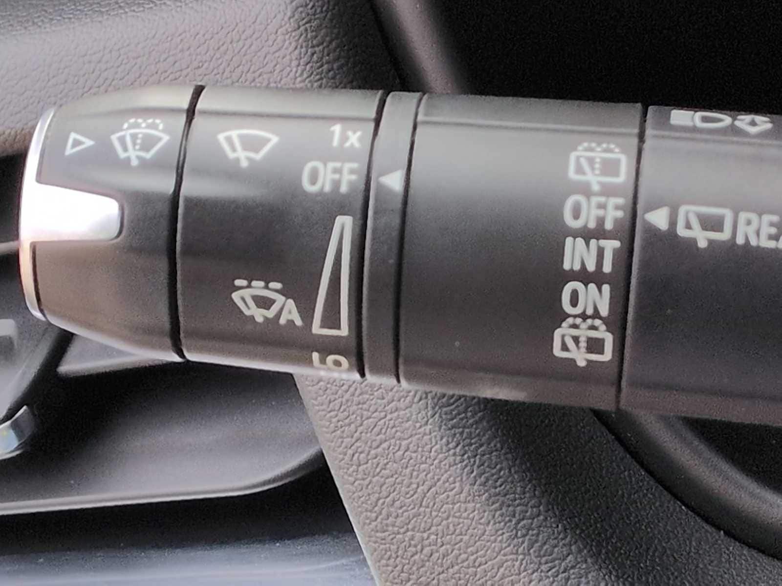 Thumbnail: 2022 GMC Yukon XL - 28