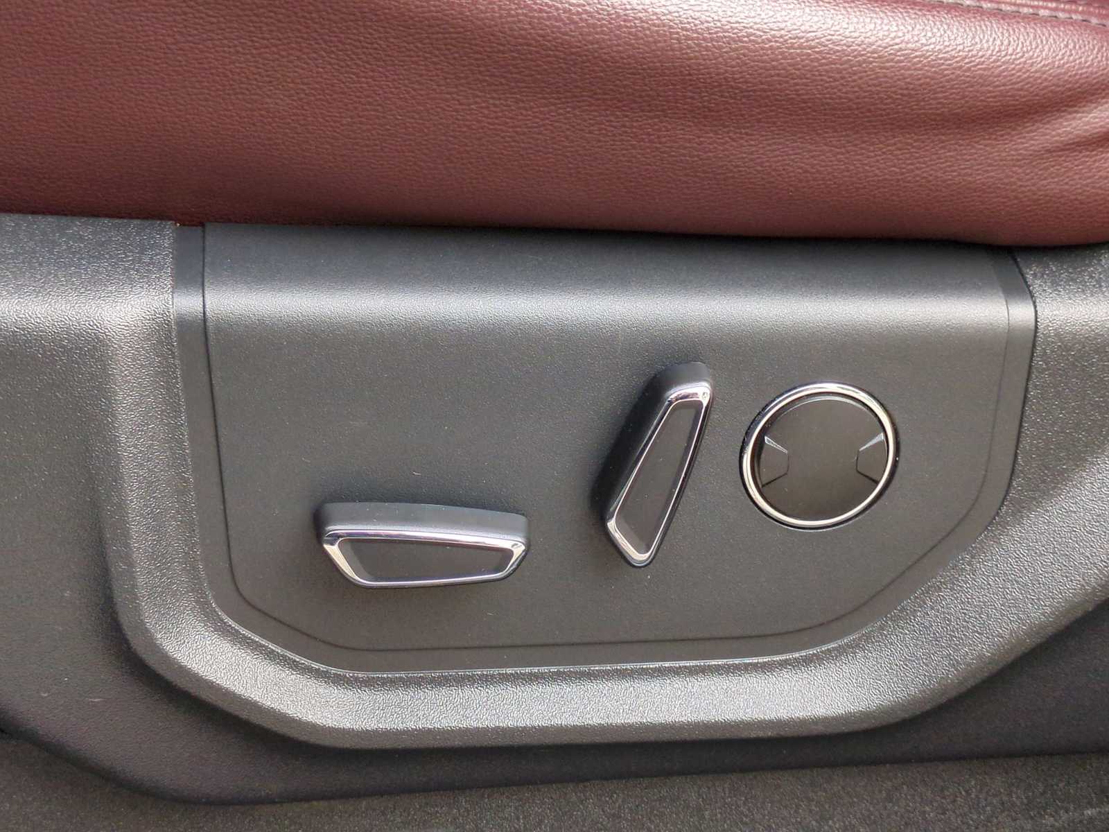 Thumbnail: 2022 Ford Expedition - 18