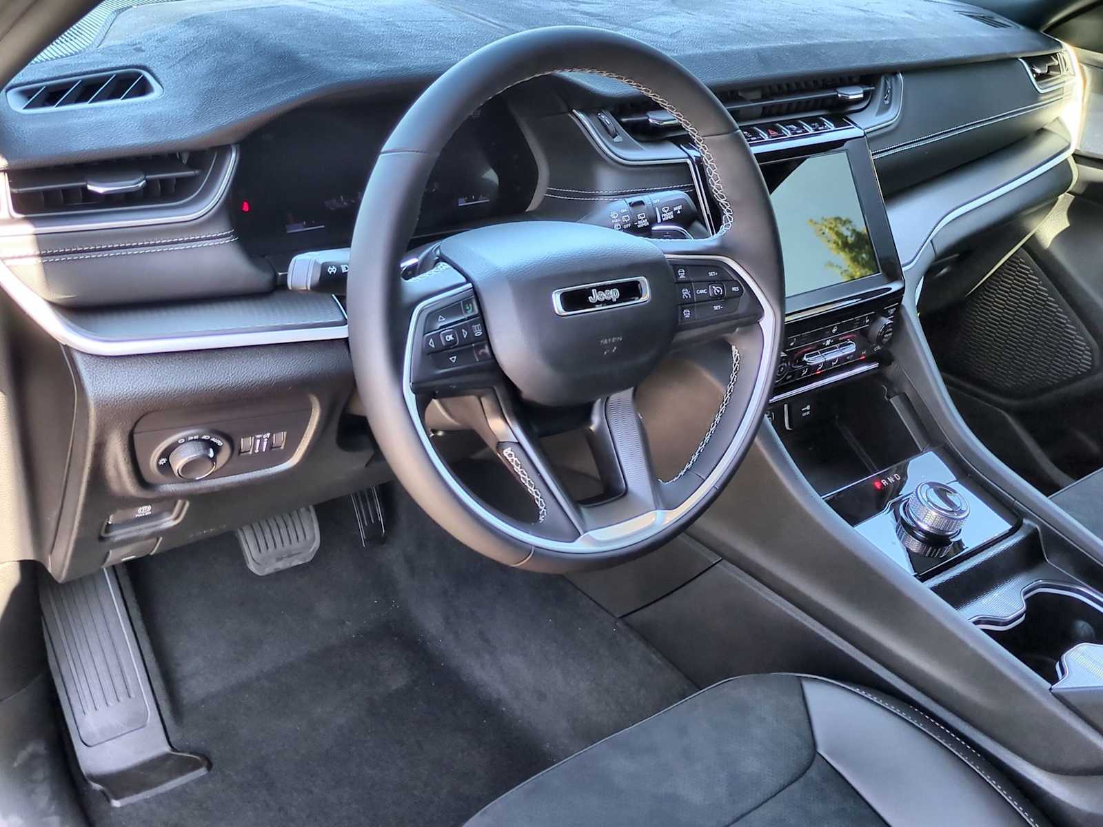 Thumbnail: 2025 Jeep Grand Cherokee - 10