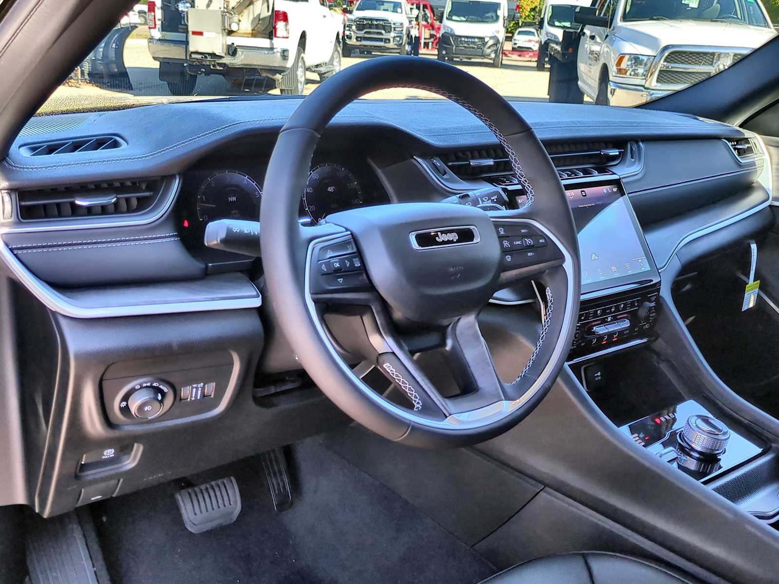 Thumbnail: 2025 Jeep Grand Cherokee - 10