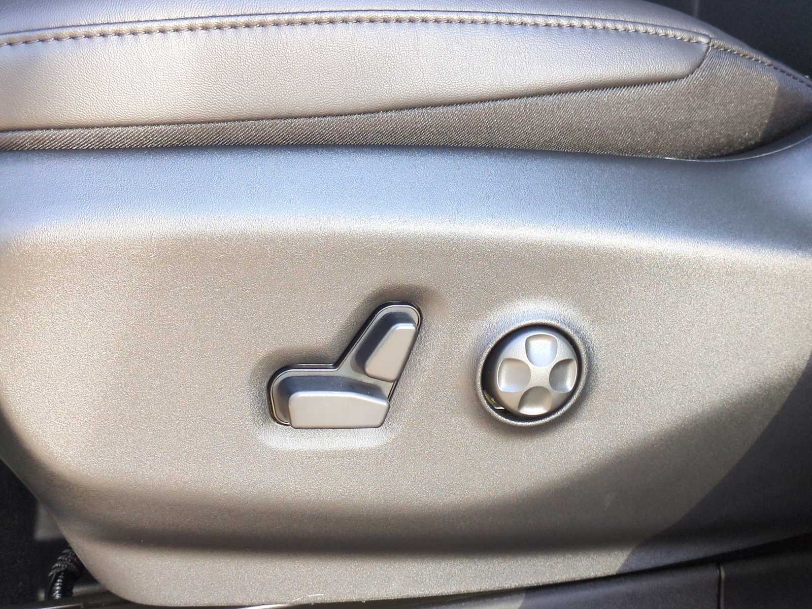 Thumbnail: 2026 Chrysler Pacifica - 16