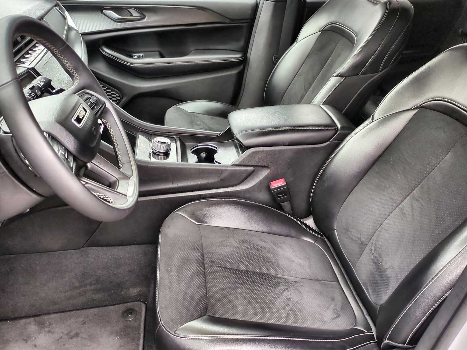 Thumbnail: 2024 Jeep Grand Cherokee - 16