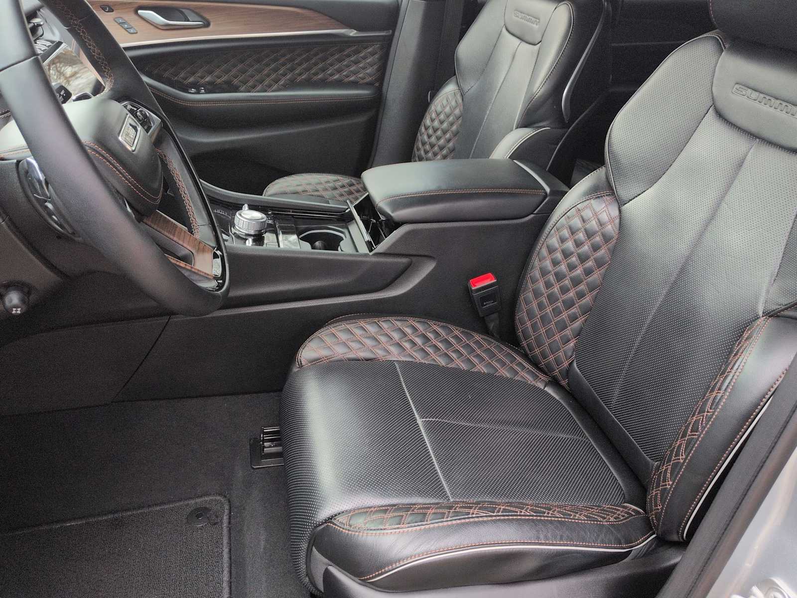 Thumbnail: 2024 Jeep Grand Cherokee L - 16