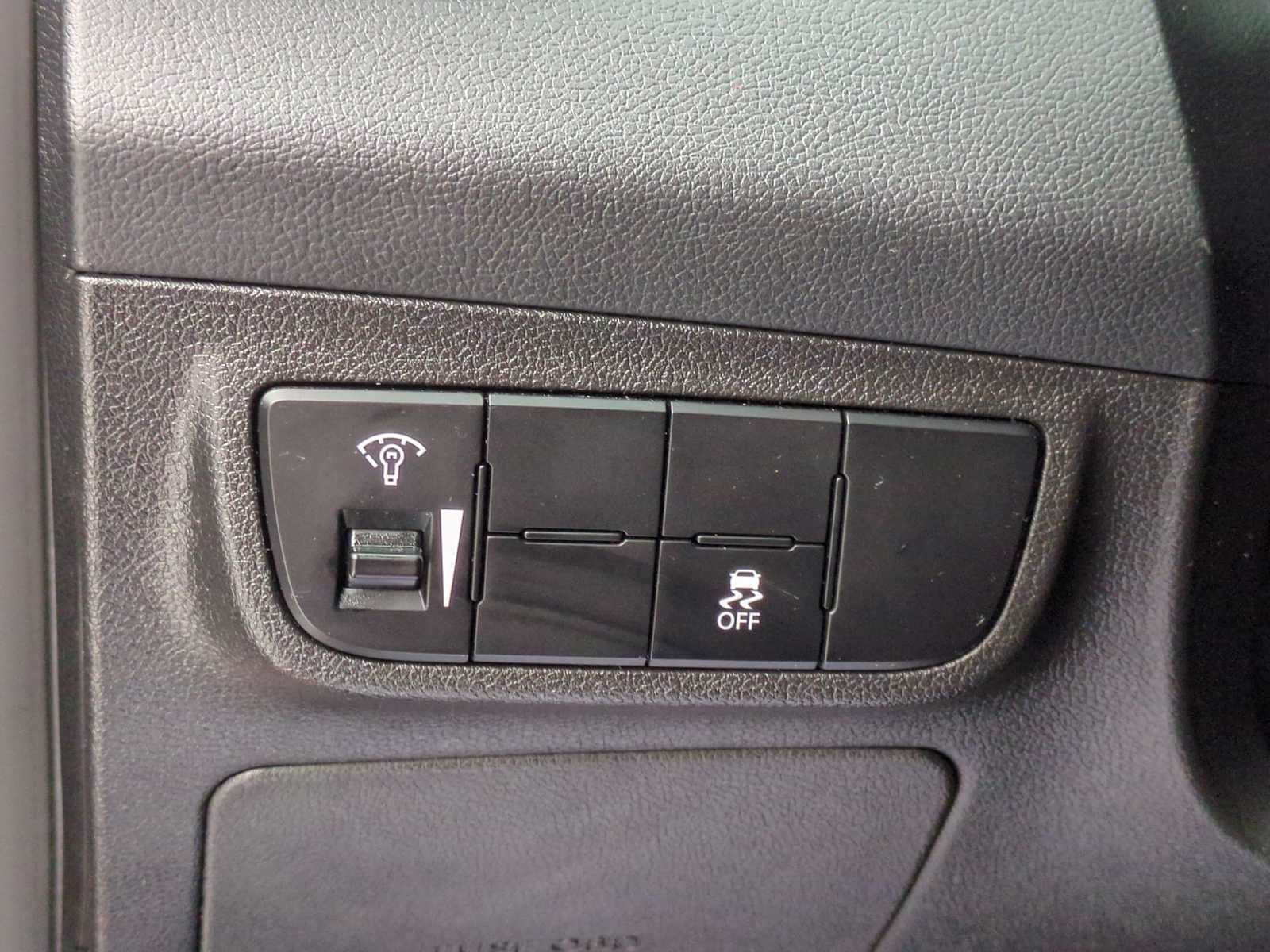 Thumbnail: 2017 Hyundai Veloster - 39