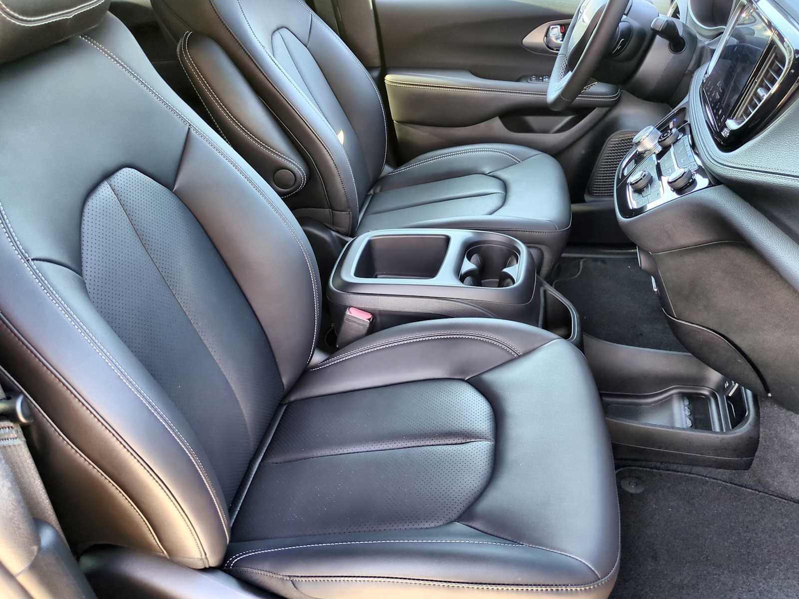 Thumbnail: 2026 Chrysler Pacifica - 22