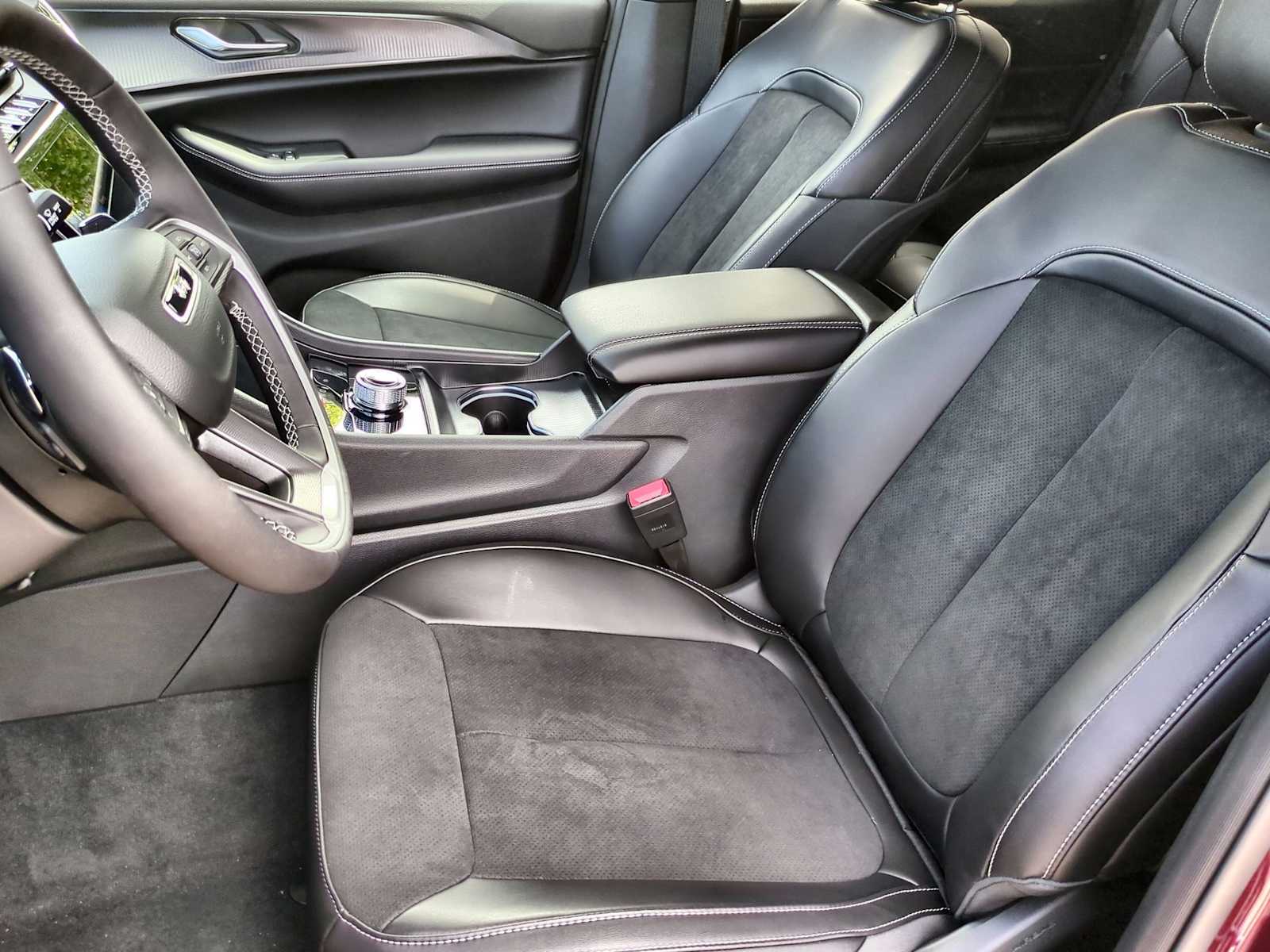 Thumbnail: 2025 Jeep Grand Cherokee - 16