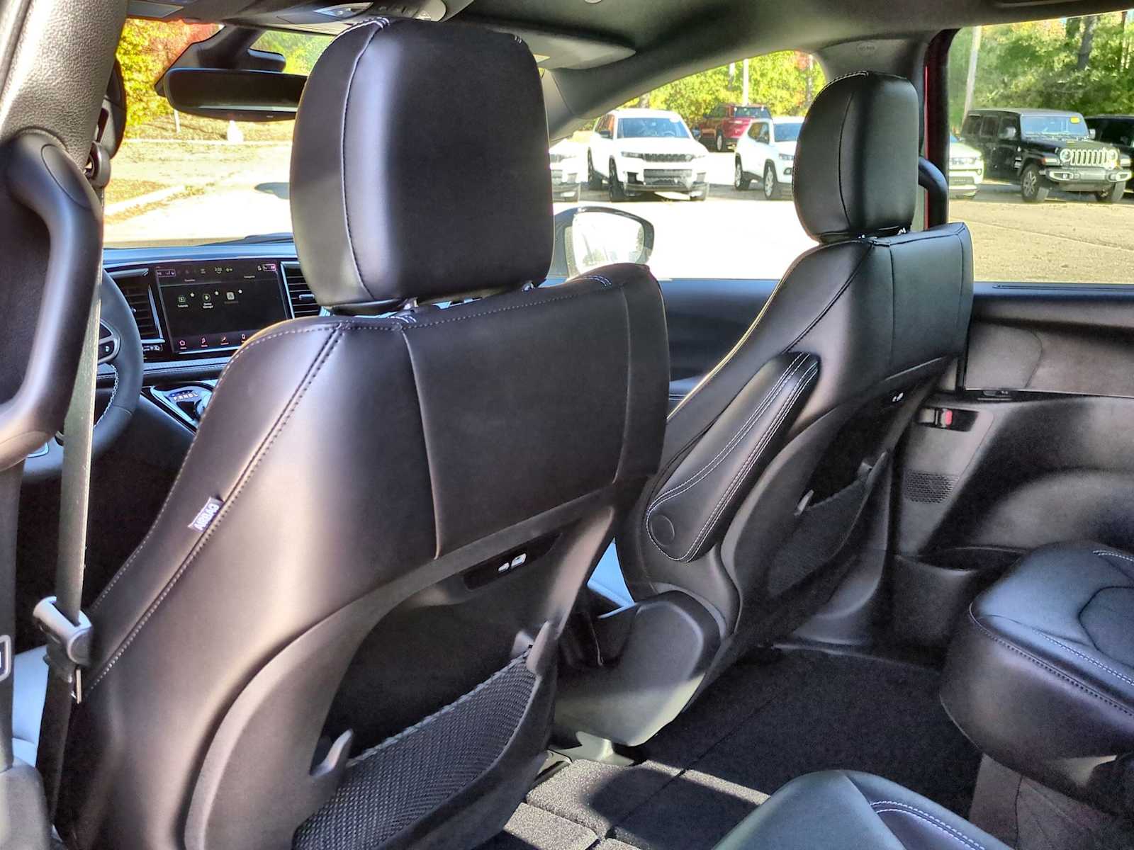 Thumbnail: 2026 Chrysler Pacifica - 18