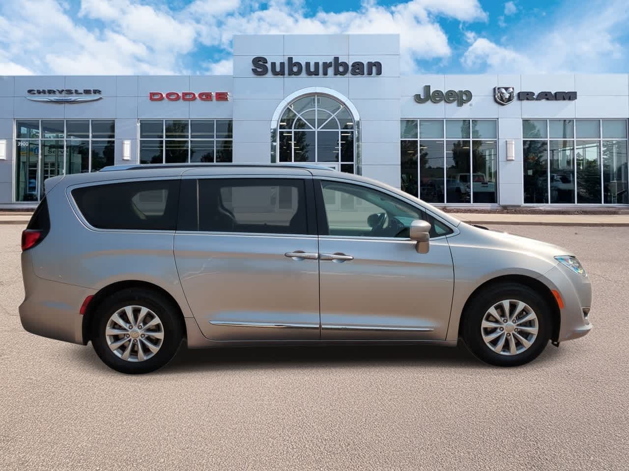 Thumbnail: 2019 Chrysler Pacifica - 9