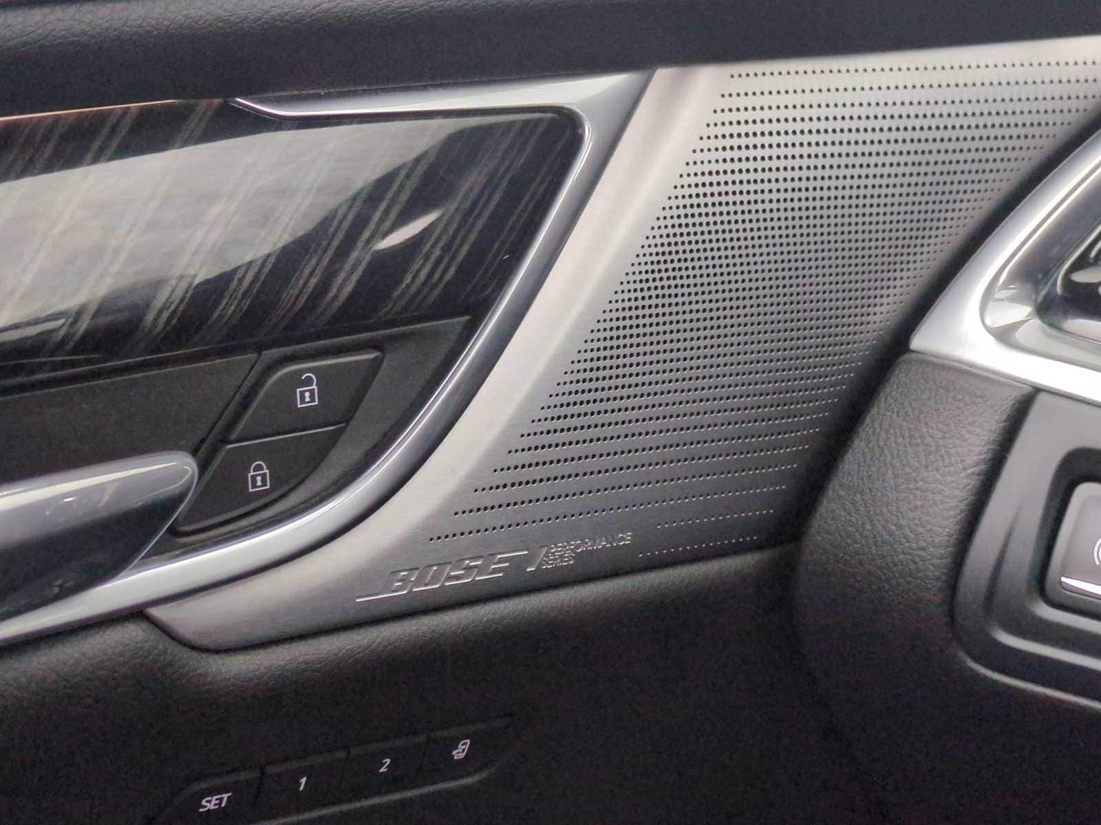 Thumbnail: 2023 Cadillac XT6 - 32