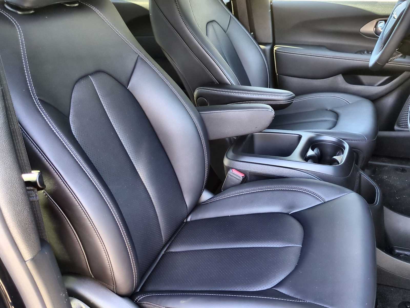 Thumbnail: 2026 Chrysler Pacifica - 23