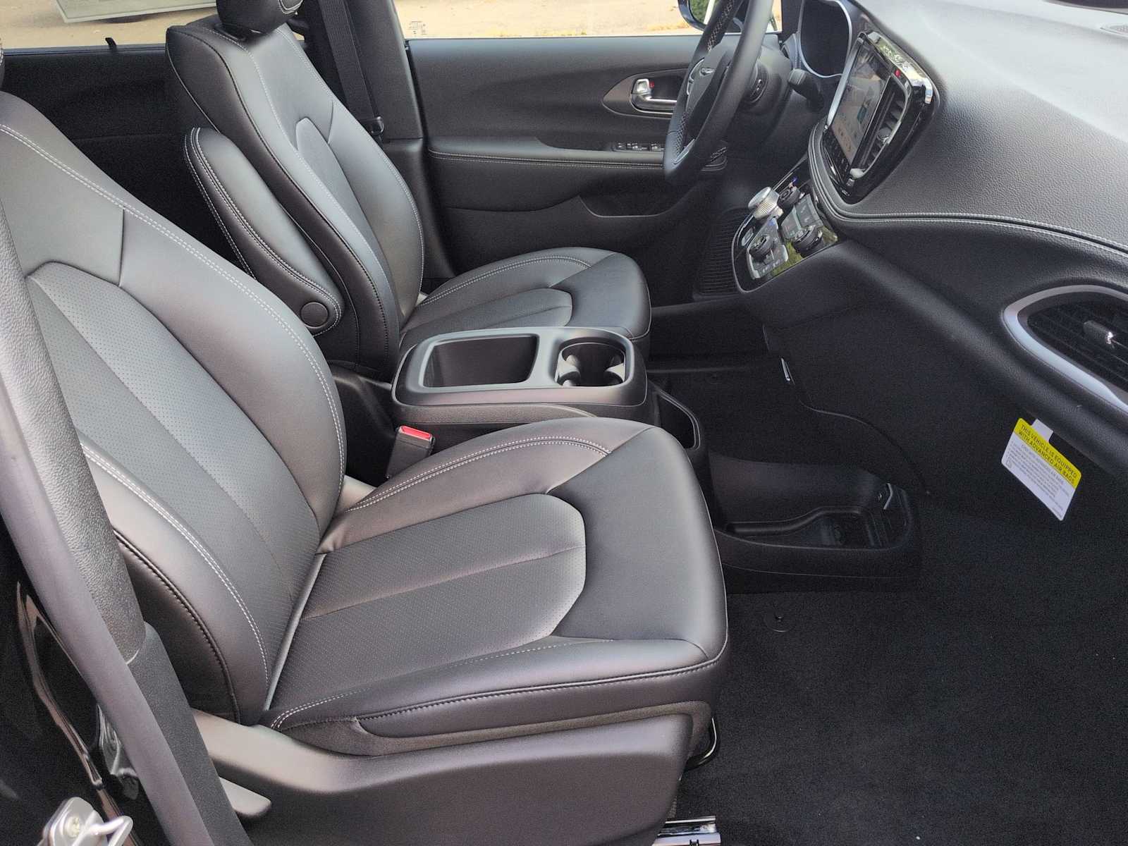 Thumbnail: 2026 Chrysler Pacifica - 24