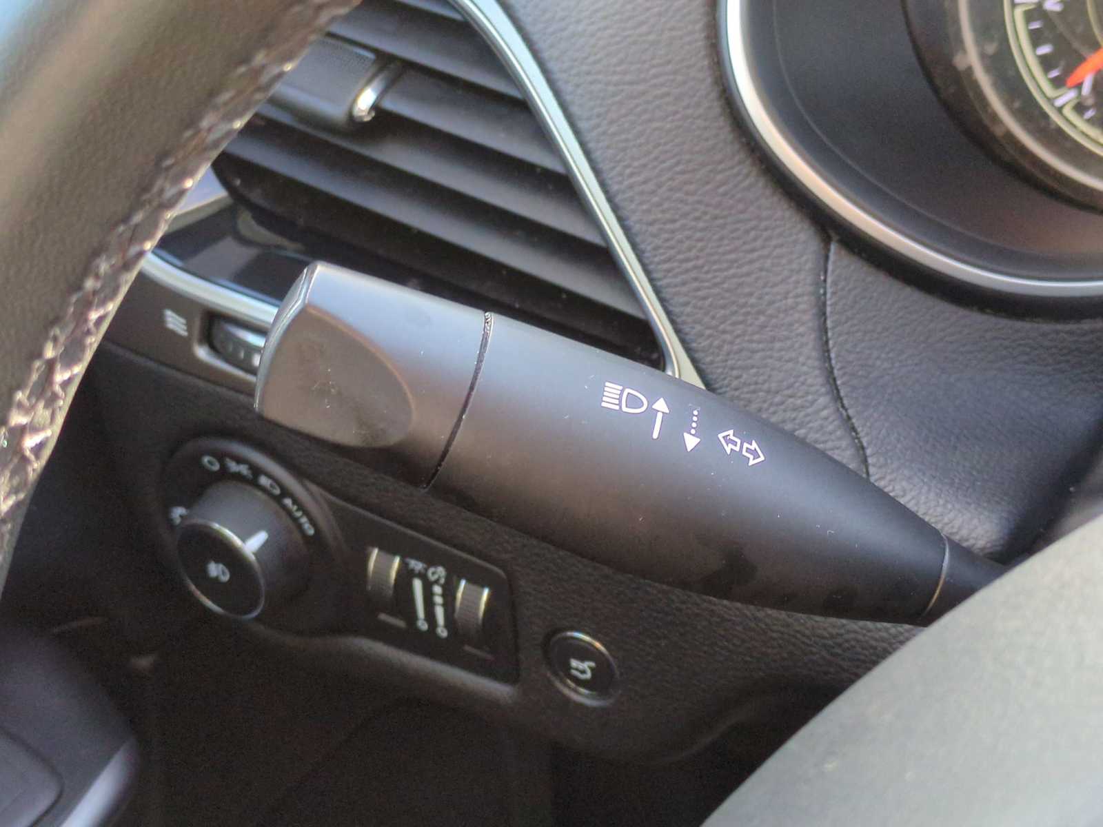 Thumbnail: 2022 Jeep Cherokee - 28