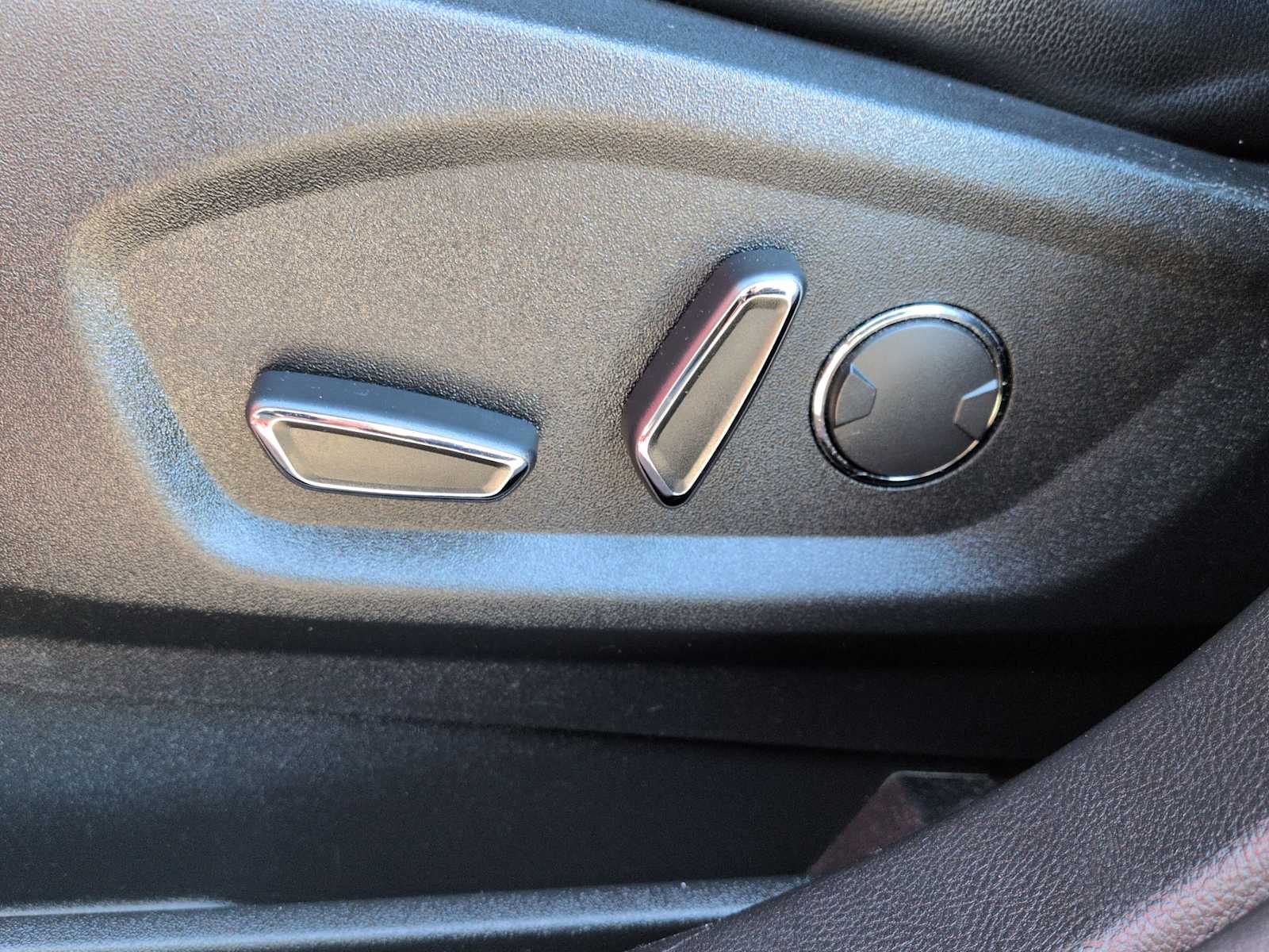 Thumbnail: 2018 Ford Edge - 16