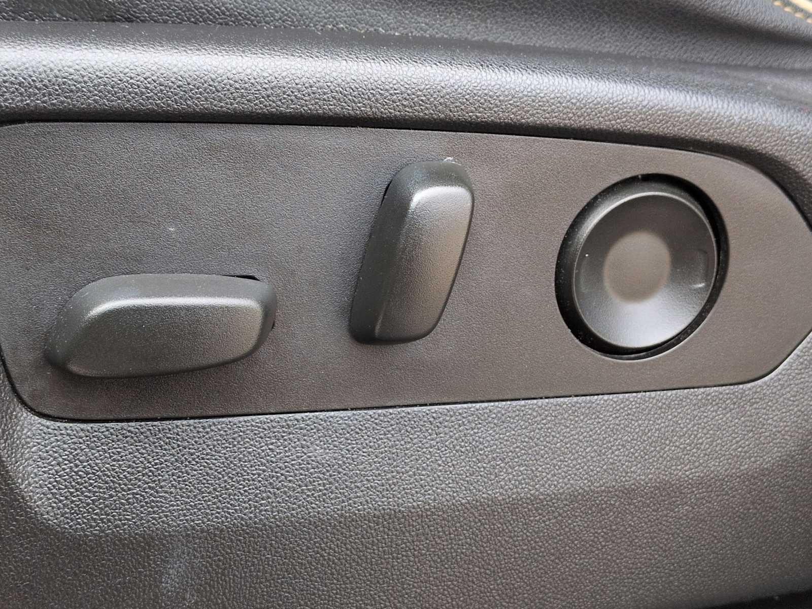 Thumbnail: 2022 GMC Yukon XL - 18