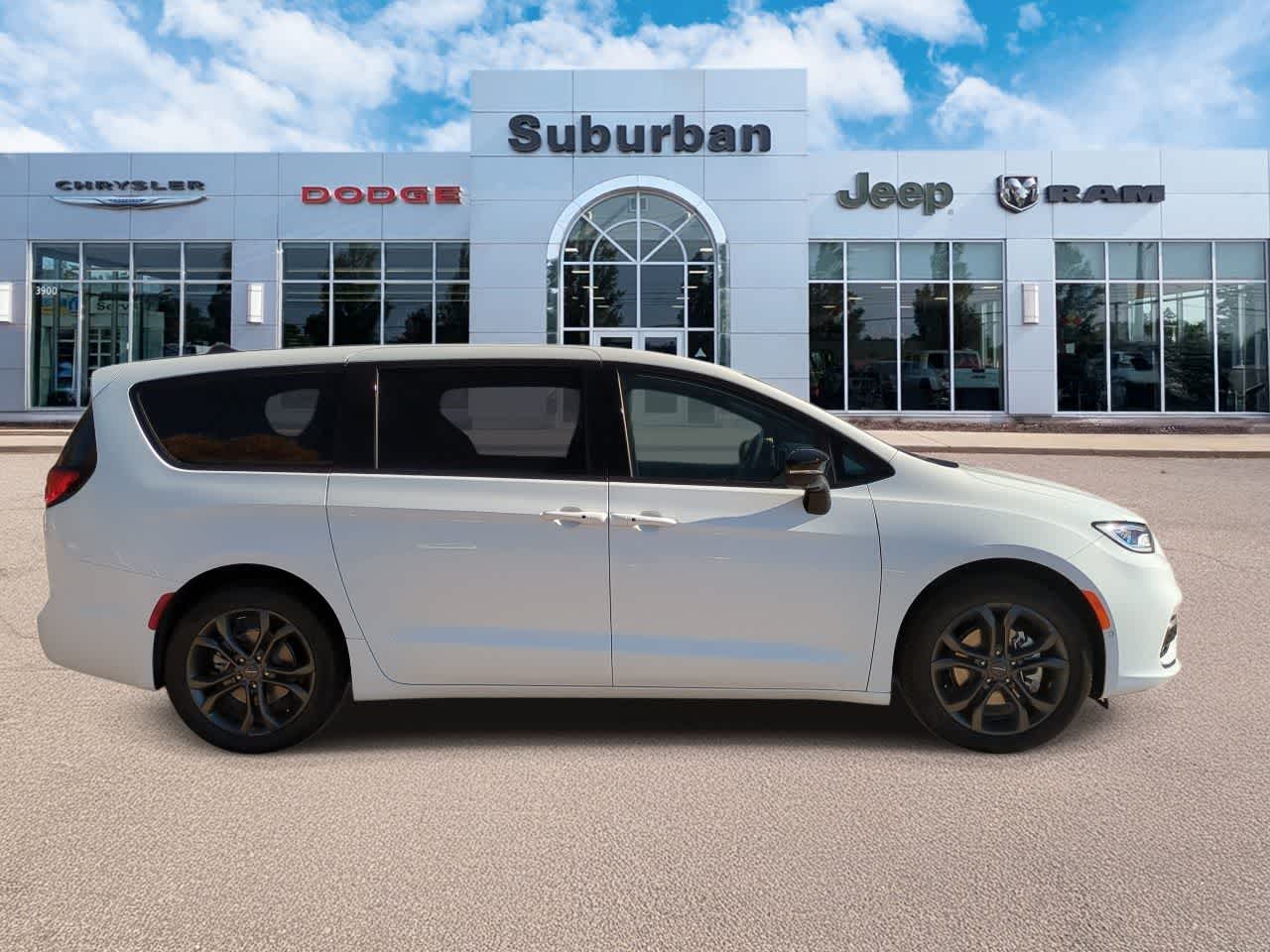 Thumbnail: 2026 Chrysler Pacifica - 9