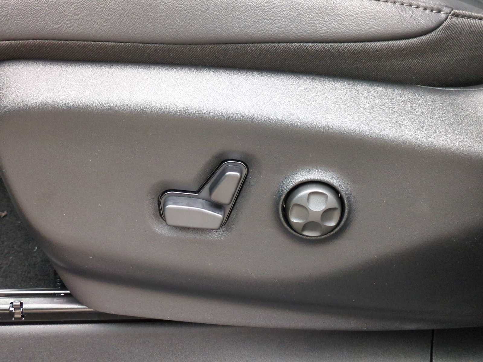 Thumbnail: 2026 Chrysler Pacifica - 17