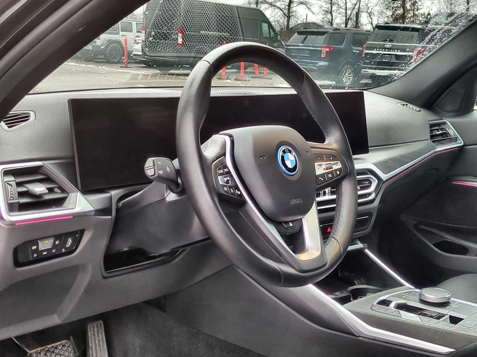 Thumbnail: 2023 BMW 3 Series - 10