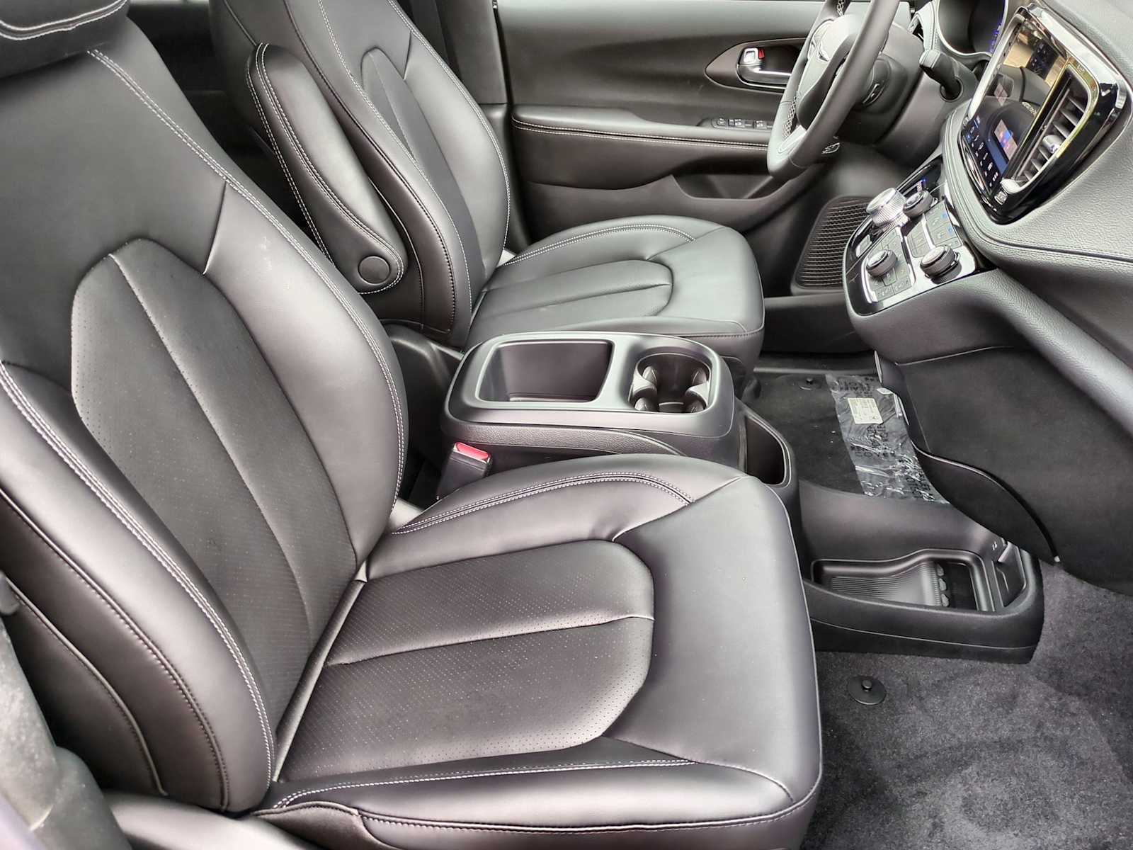 Thumbnail: 2026 Chrysler Pacifica - 21