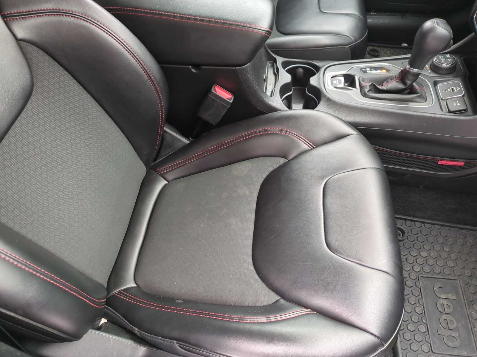 Thumbnail: 2019 Jeep Cherokee - 22