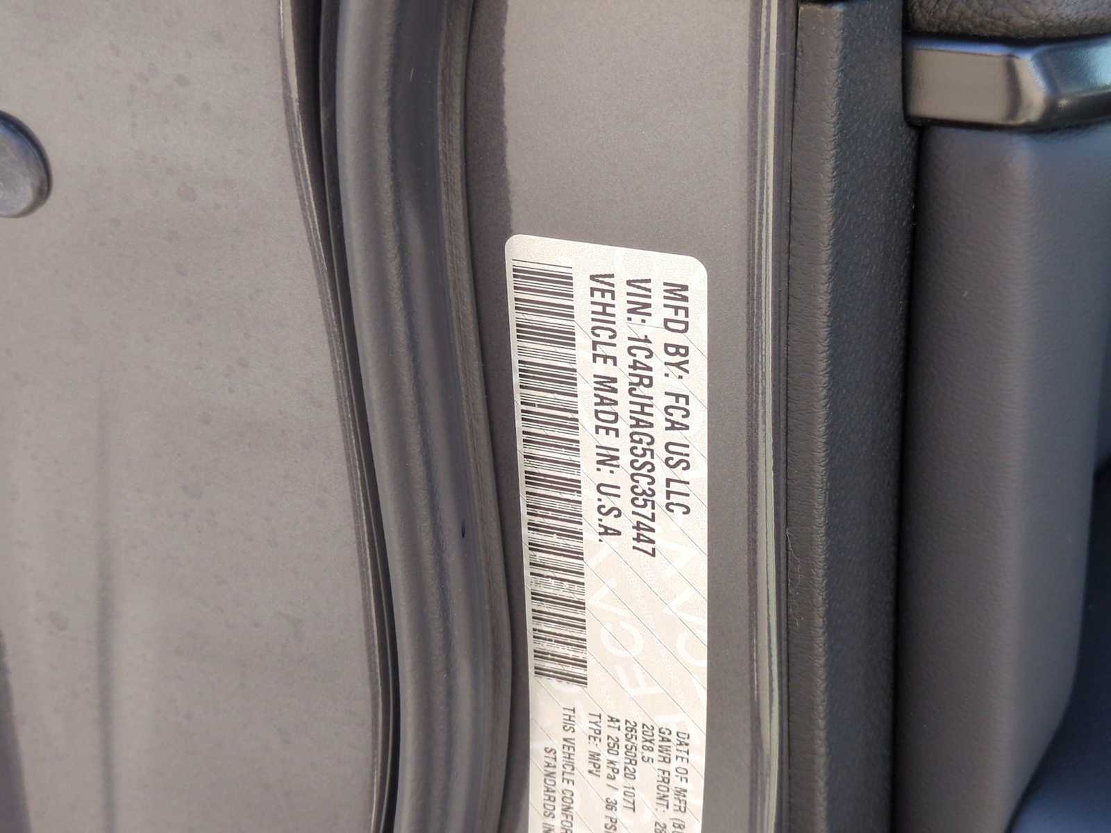 Thumbnail: 2025 Jeep Grand Cherokee - 34