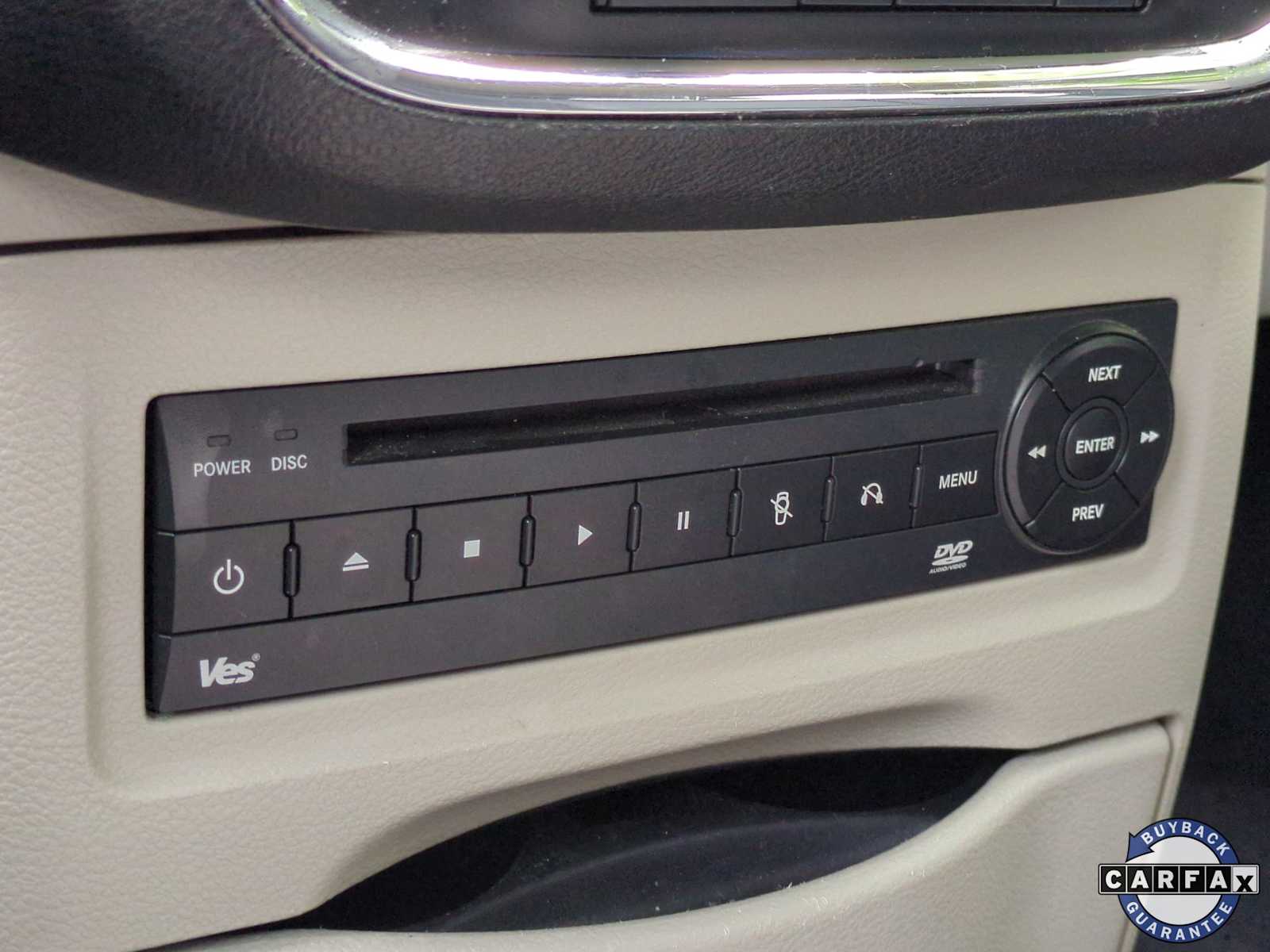 Thumbnail: 2013 Chrysler Town & Country - 30