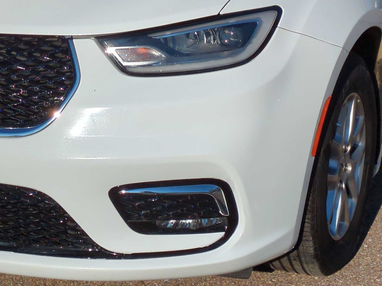 Thumbnail: 2024 Chrysler Pacifica - 18