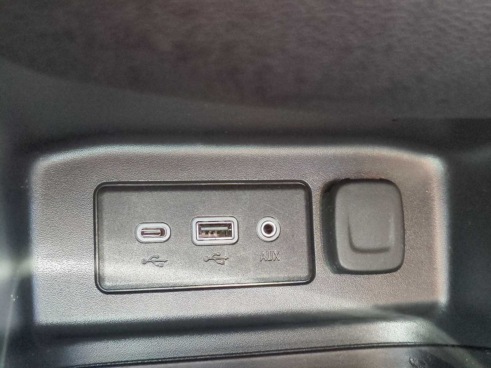 Thumbnail: 2020 Chevrolet Equinox - 30