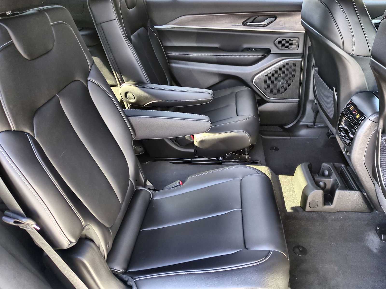 Thumbnail: 2025 Jeep Grand Cherokee L - 20