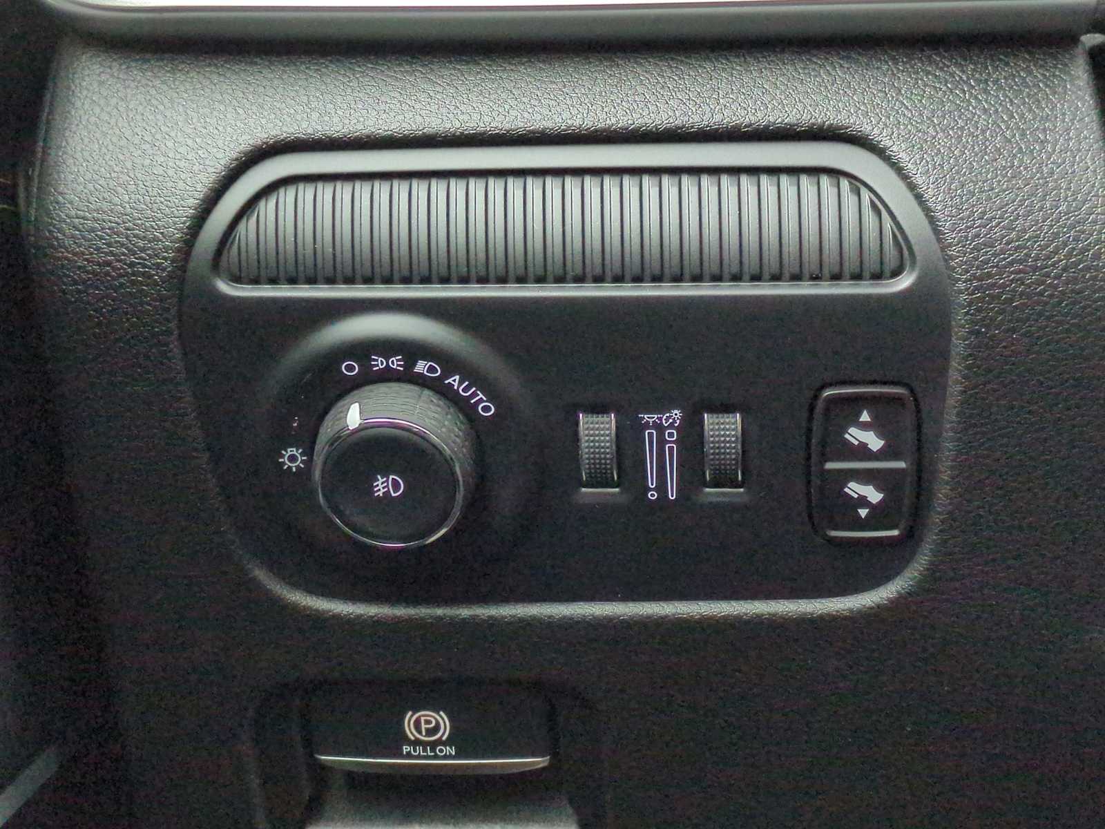 Thumbnail: 2024 Jeep Wagoneer - 38