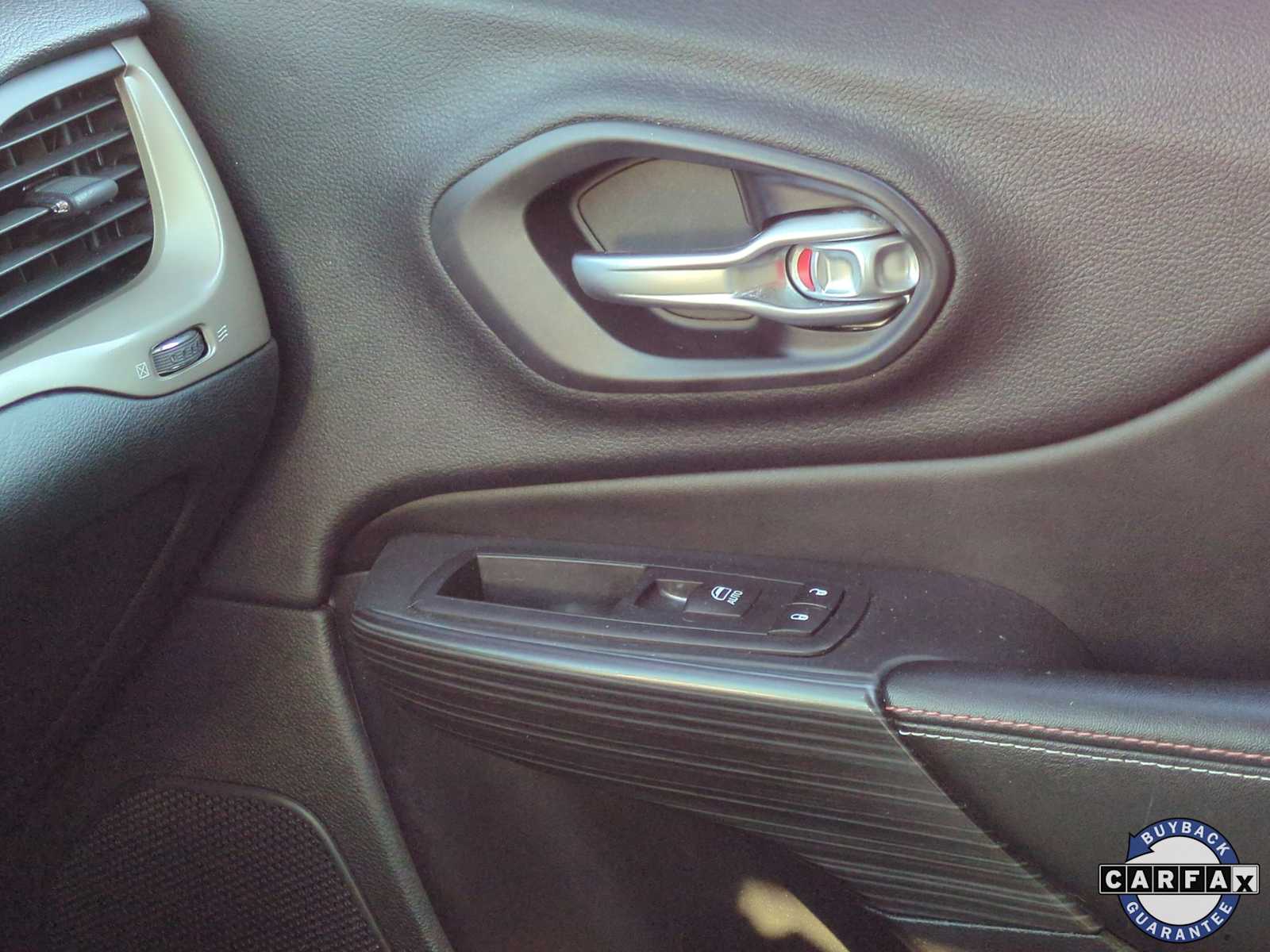 Thumbnail: 2016 Jeep Cherokee - 40