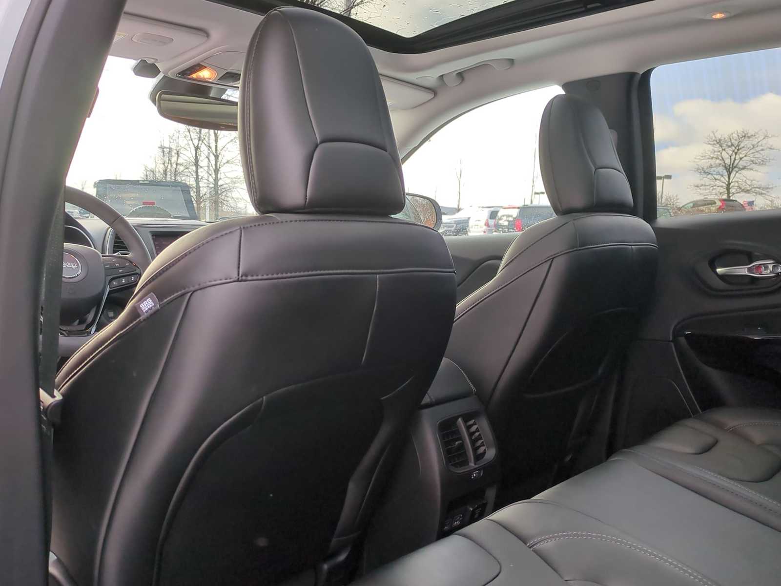 Thumbnail: 2023 Jeep Cherokee - 18