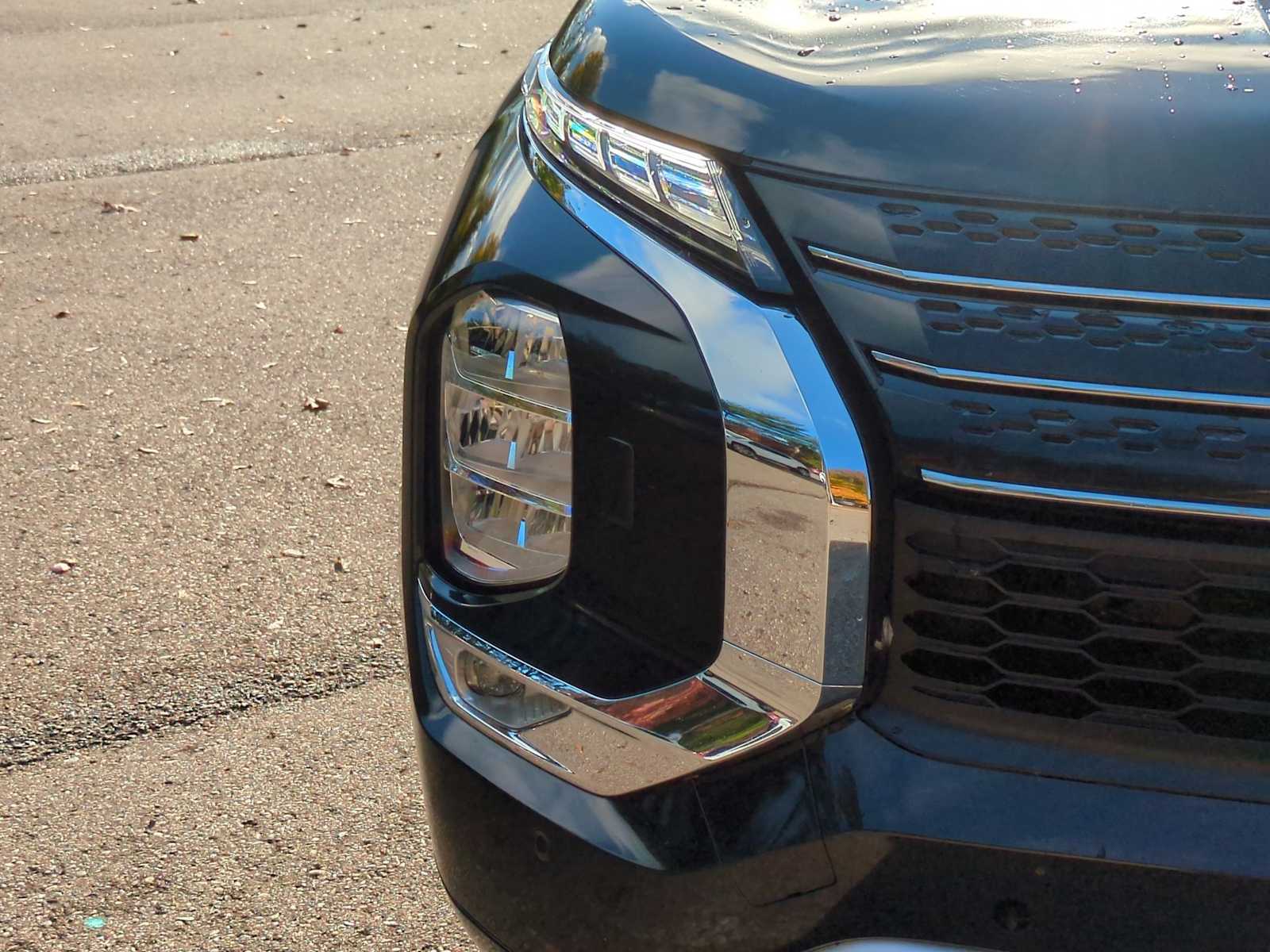 Thumbnail: 2024 Mitsubishi Outlander - 11